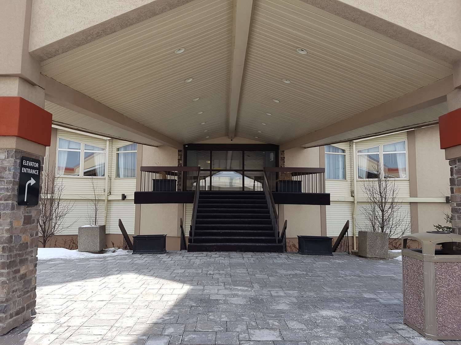 Best Western Plus Durham Hotel & Conference Centre Ошава Экстерьер фото