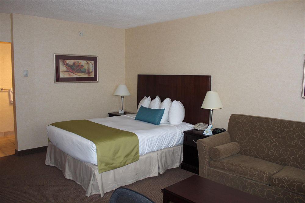 Best Western Plus Durham Hotel & Conference Centre Ошава Номер фото